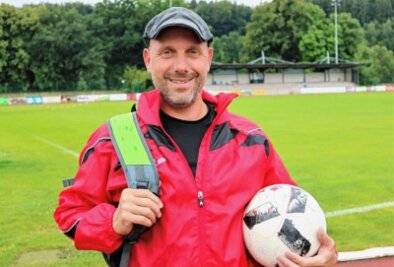 1000 Kilometer für den TSV gewandert - Andre Schäfer wanderte mehr als 1000 Kilometer, um alle Auswärtsspiele des TSV Flöha in der Fußball-Landesklasse zu sehen. 