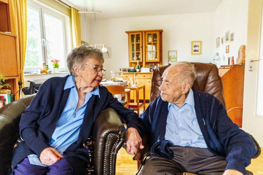 102-Jähriger und 98-Jährige feiern 80. Hochzeitstag - Ursula und Gottfried Schmelzer blicken auf ein bewegtes Leben zurück.