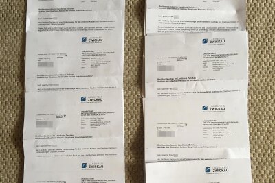 Wegen des Ausbaus des Glaserfasernetzes haben Landkreis und Energieversorger Briefe an Crimmitschauer Bürger verschickt. Ein Ehepaar hat gleich 15 bekommen.