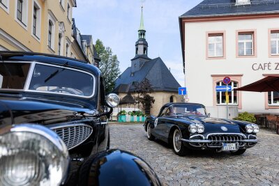 In der Courvette C1, Bj. 1959, sitzt ein Frauenteam. 270 PS bändigen Beatrice Büttner und Katja Nikol aus Meißen.