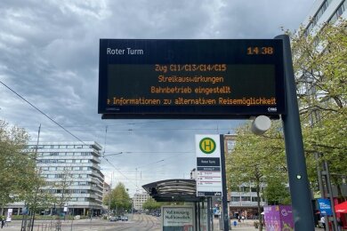 Seit Freitagabend, 18 Uhr, fahren keine Züge bei der City-Bahn Chemnitz. Ab Montagmorgen sollen die Bahnen nun zunächst wieder rollen.  Foto: Jan-Dirk Franke