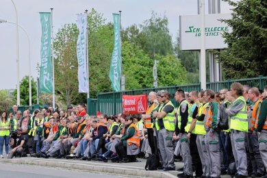 Bereits vor zwei Wochen hatten Mitarbeiterinnen und Mitarbeiter bei Schnellecke in Glauchau gestreikt. 