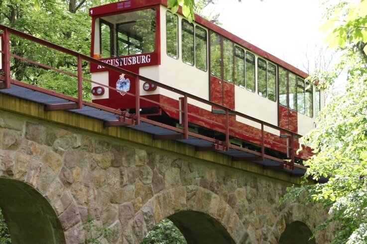 110 Jahre alt und immer noch fit - Seit 110 Jahren bringt die Drahtseilbahn Augustusburg Passagiere von Erdmannsdorf nach Augustusburg und wieder zurück. 