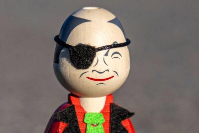 Die Olaf-Räucherfigur ist nun mit Augenbinde erhältlich – zum selben Preis wie ohne.