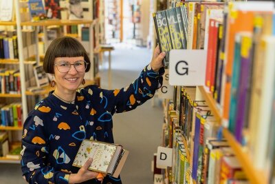 Stefanie Enders ist künftig die Ansprechpartnerin in der Rodewischer Stadtbibliothek. Deren Leserschaft musste eine harte Zeit überstehen: Sechs Monate war die Bücherei in der Schulstraße geschlossen. 
