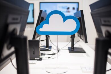 Wer Dateien über mehrere Computer und Mobilgeräte von überall aus zugänglich machen möchte, kann dafür Cloudspeicher nutzen.