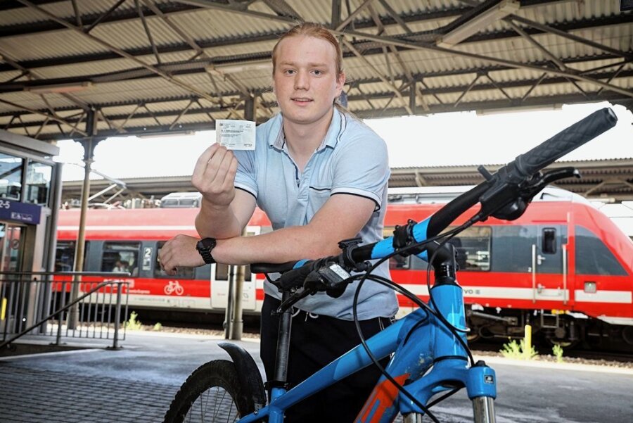 Die ersten Tage kaufte sich der 19-jährige Azubi Sven-Luca Weiß noch jeden Tag ein Fahrradtagesticket. Dann wurde ihm das zu teuer. 