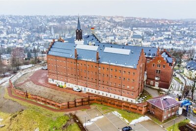 Das Areal um Schloss Hoheneck wird derzeit für vier Millionen Euro umgebaut. Ende des Jahres soll eine Dauerausstellung eröffnen, die sich mit dem Leid der Insassinnen des größten DDR-Frauengefängnisses beschäftigt. Foto: Georg Dostmann