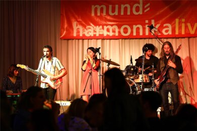 Die Argentinierin Xime Monzon war mit ihrer Band bereits 2023 beim Festival „Mundharmonika live“ dabei. Sie wird diesmal auf zwei Veranstaltungen auftreten und ist auch Begleitband beim Blueser-Wettbewerb „Seydel open“ .