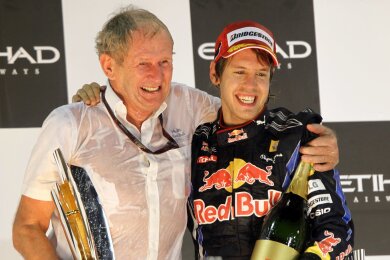 Sebastian Vettel (r) im Jahr 2010 mit Helmut Marko.