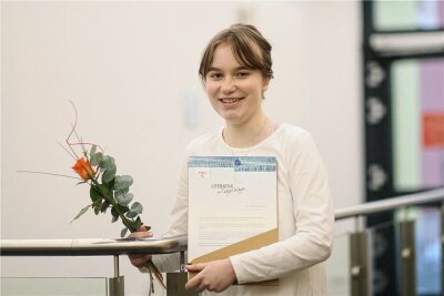 15-Jährige aus Hilmersdorf räumt mit Poesie bei Literaturwettstreit ab - Vanessa Schreiter erhielt den Förderpreis Mundart. 