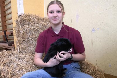 15-jährige Züchterin räumt bei Schau in Waldkirchen gleich drei Preise ab - Linea Hähnel feierte gleich drei große Erfolge mit ihren Alaska-Kaninchen.