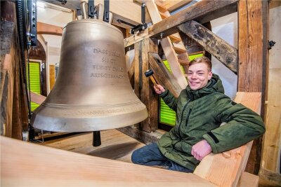 15-Jähriger schlägt neue Glocken in Niederzwönitzer Kirche an - Am Ostersonntag durfte Willy Seidel um 6 und 16 Uhr die neuen Glocken in der St. Johanniskirche in Niederzwönitz symbolisch anschlagen. 