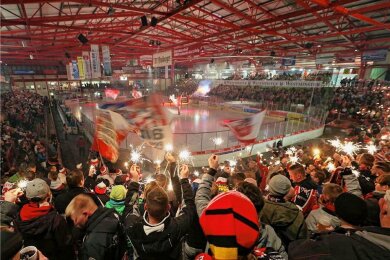Drei Stellen in der Abwehr muss der Eishockey-Zweitligist aus Crimmitschau noch besetzen. 