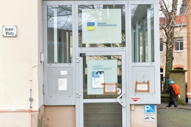Seit Monaten geschlossen: die Auskunfts- und Beratungsstelle der Deutschen Rentenversicherung, umgangssprachlich Rentenstelle genannt, am Bebelplatz in Freiberg.