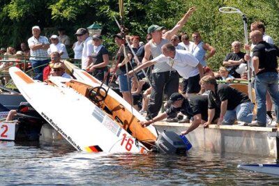 16-Jähriger stirbt bei Motorbootrennen an der Talsperre Kriebstein - Mit diesem Boot verunglückte am Sonntag ein 16-Jähriger.