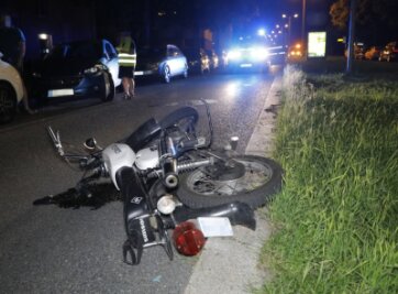 16-Jährige bei Mopedunfall schwer verletzt - Bei einem Verkehrsunfall am Dienstagabend wurde eine 16-Jährige schwer verletzt. 