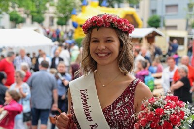 16-jährige Hofdame steigt in Lichtenstein zur Rosenprinzessin auf - Die Gymnasiastin Ruby Schramm ist beim Lichtensteiner Rosenfest am Wochenende zur Rosenprinzessin gekrönt worden. 