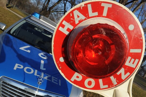 16-Jähriger flüchtet mit frisierter Simson vor Polizei in Gerstenfeld - 