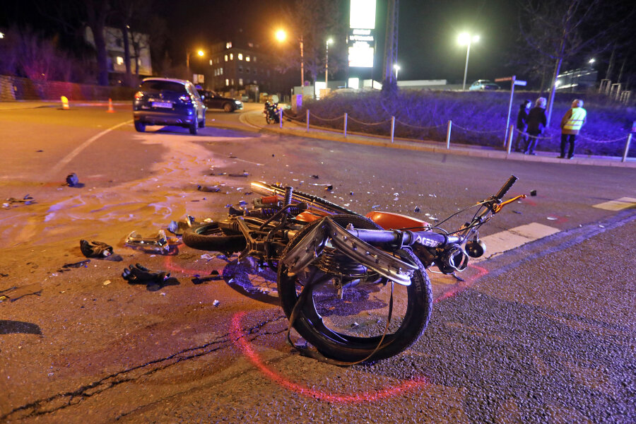 16-jähriger Mopedfahrer nach Unfall schwer verletzt - 