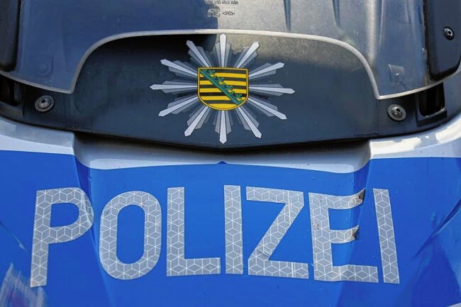 16-jähriger Mopedfahrer stößt in Penig mit einem Auto zusammen - Die Polizei eilte zu einen Verkehrsunfall in Penig. 