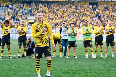 Marco Reus bedankt sich bei den Dortmunder Fans.