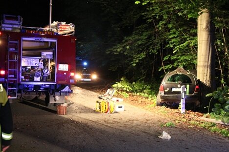 17-jährige Beifahrerin stirbt bei tragischem Verkehrsunfall im Kreis Zwickau - 
