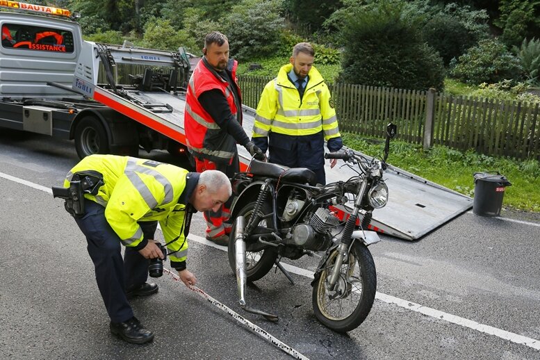 17-jähriger Mopedfahrer schwer verletzt - 