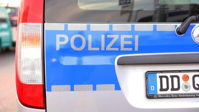 17-Jähriger nach mutmaßlichem Raub festgenommen - Ein 17-Jähriger hat am Sonntag in Zwickau versucht, zwei Männer und eine Frau auszurauben.