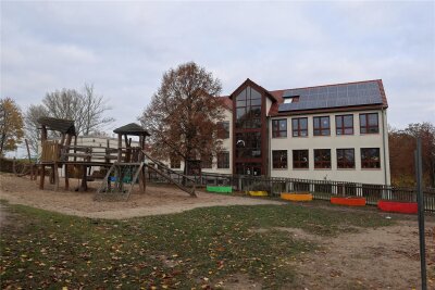 Einen Anbau an der Grundschule Langenbernsdorf, um dort die freie Oberschule zu etablieren, hat der Verein verworfen. Es gibt Probleme mit dem Grundstück.
