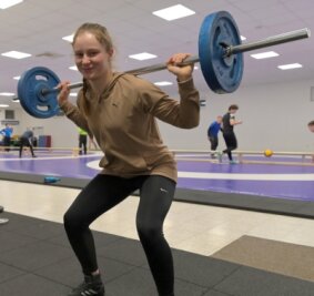 18-Jährige peilt internationale Bühne an - Auch das Stemmen von Gewichten gehört zum Training: Ringerin Gerda Barth will 2022 auf internationaler Bühne überzeugen. 
