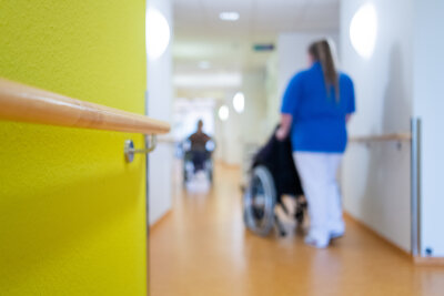 18 Pflegeheime mit 166 Corona-Fällen in Sachsen - 