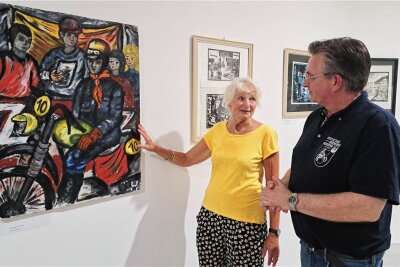 Sowohl Brigitte Wetzel als auch Markus Schachtschneider war während der Vernissage die Freude über die neue Ausstellung im Enduromuseum deutlich anzumerken.