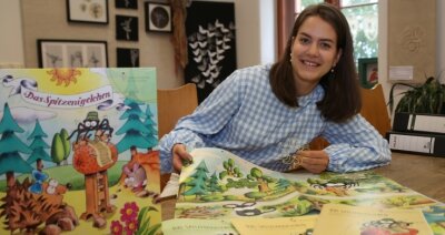 19-Jährige entwickelt neues Klöppellernbuch - Anne Schmiedt hat sich während des Freiwilligen Sozialen Jahres dem Buch "Das Spitzenigelchen" verschrieben. 