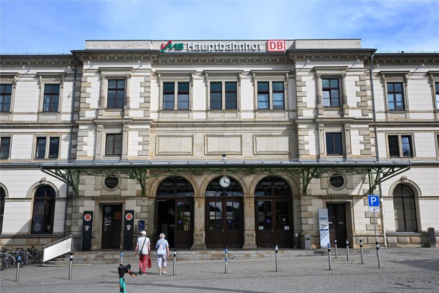19-Jährige im Zug von Chemnitz Richtung Elsterwerda belästigt - Am Montagabend erkannte ein Streifenpolizist den Mann am Hauptbahnhof wieder.