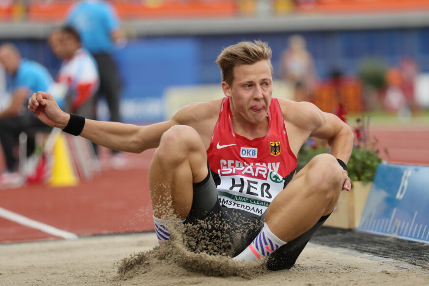 19-jähriger Chemnitzer Max Heß holt Gold im Dreisprung bei der Leichtathletik-EM - Satz auf 17,20 Meter: Maß Heß im zweiten Durchgang des Dreisprung-Wettbewerbs.