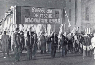 1949: Die Gründung der DDR - Demosntration in Berlin am 7. Oktober 1949