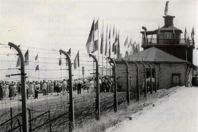 1958: Gedenken an NS-Opfer in Buchenwald - Die Gedenkstätte Buchenwald. 