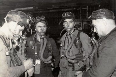 1960: Schweres Grubenunglück in Zwickau - Rettungskräfte suchen nach Überlebenden beim Grubenunglück in Zwickau. 