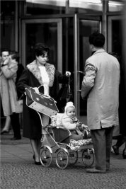1965: Familiengesetzbuch - Der Staat erzieht die Kinder mit - Zu Erbauern des Sozialismus sollten die Kinder erzogen werden.