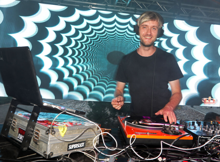 20.000 Gäste beim Glauchauer Stadtfest - Der Loungeclub Glauchau sorgte mit DJ Newtronic für die richtige Stimmung am City-Beach.