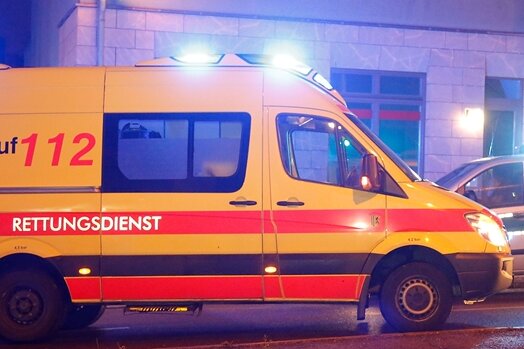 20-Jähriger wird bei Unfall mit Bentley schwer verletzt - 125.000 Euro Schaden - 
