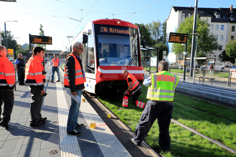 20-Jährige in Chemnitz von Straßenbahn erfasst - 