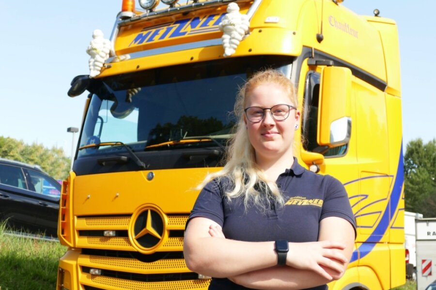 20-jährige Thalheimerin übernimmt das Steuer - Melissa Wilhelm gefällt das Truckerleben. Besonders schön sei der Job, wenn sie morgens hinterm Steuer den Sonnenaufgang erlebt. 