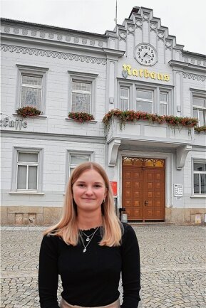 20-jährige Vogtländerin mischt jetzt in der Kommunalpolitik mit - Die 20-jährige Emilia Neubert ist als beratende Bürgerin in den Hauptausschuss des Elsterberger Stadtrates berufen worden. 