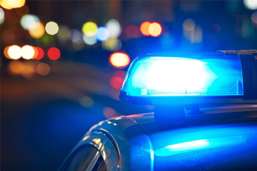 20-Jähriger ohne Führerschein baut Unfall im Erzgebirge - In der Nacht zum Sonnabend musste die Polizei zu einem Unfall bei Scheeberg ausrücken.