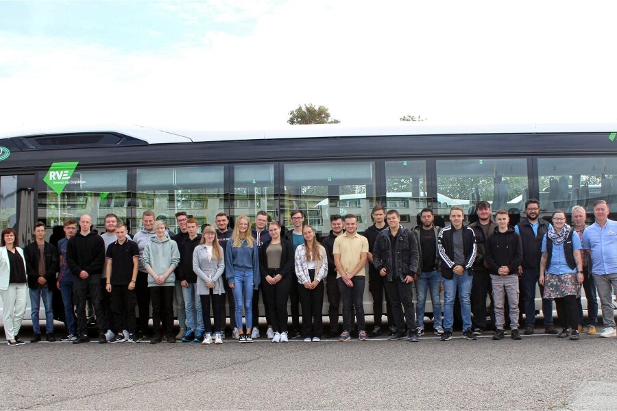 20 junge Leute beginnen Ausbildung bei RVE - 20 junge Frauen und Männer haben eine Ausbildung bei der Regionalverkehr Erzgebirge GmbH begonnen.