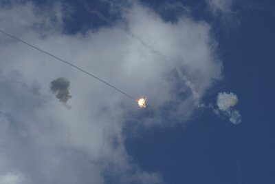 20 Raketen aus Gaza - Israel schießt zurück - Einige Raketen konnten zerstört werden, andere landeten in offenem Gelände.