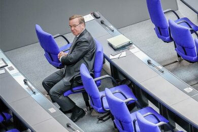 Bundesverteidigungsminister Boris Pistorius im Bundestag. Sein Motto gegenüber der Truppe scheint zu lauten: loben und fordern. 