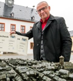 20.000 Euro haben die Marienberger gespendet. Oberbürgermeister André Heinrich hat das Geld überwiesen. Es soll zwei Dörfern im Ahrtal beim Wiederaufbau helfen.